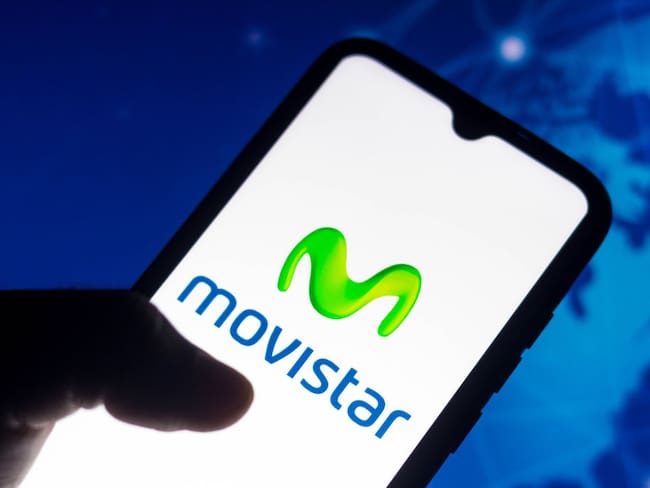 BRAZIL - 2021/08/06: In this photo illustration, the Movistar logo seen displayed on a smartphone. (Photo Illustration by Rafael Henrique/SOPA Images/LightRocket via Getty Images)