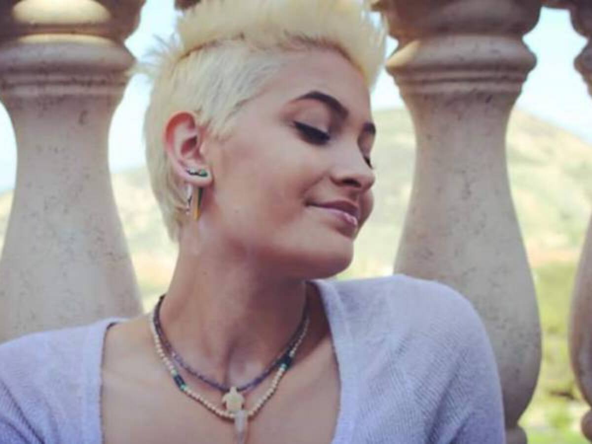Paris Jackson se tatúa un tributo a su padre Michael Jackson en la muñeca