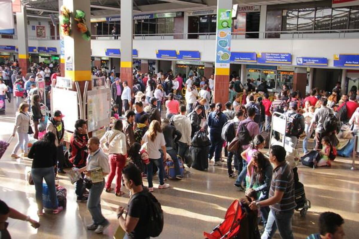 Desde el 24 de diciembre la terminal de transporte y el aeropuerto El Dorado han estado con gran afluencia de pasajeros que irán a otras ciudades o países para disfrutar de las fiestas de esta época. Fin de año no será la excepción.