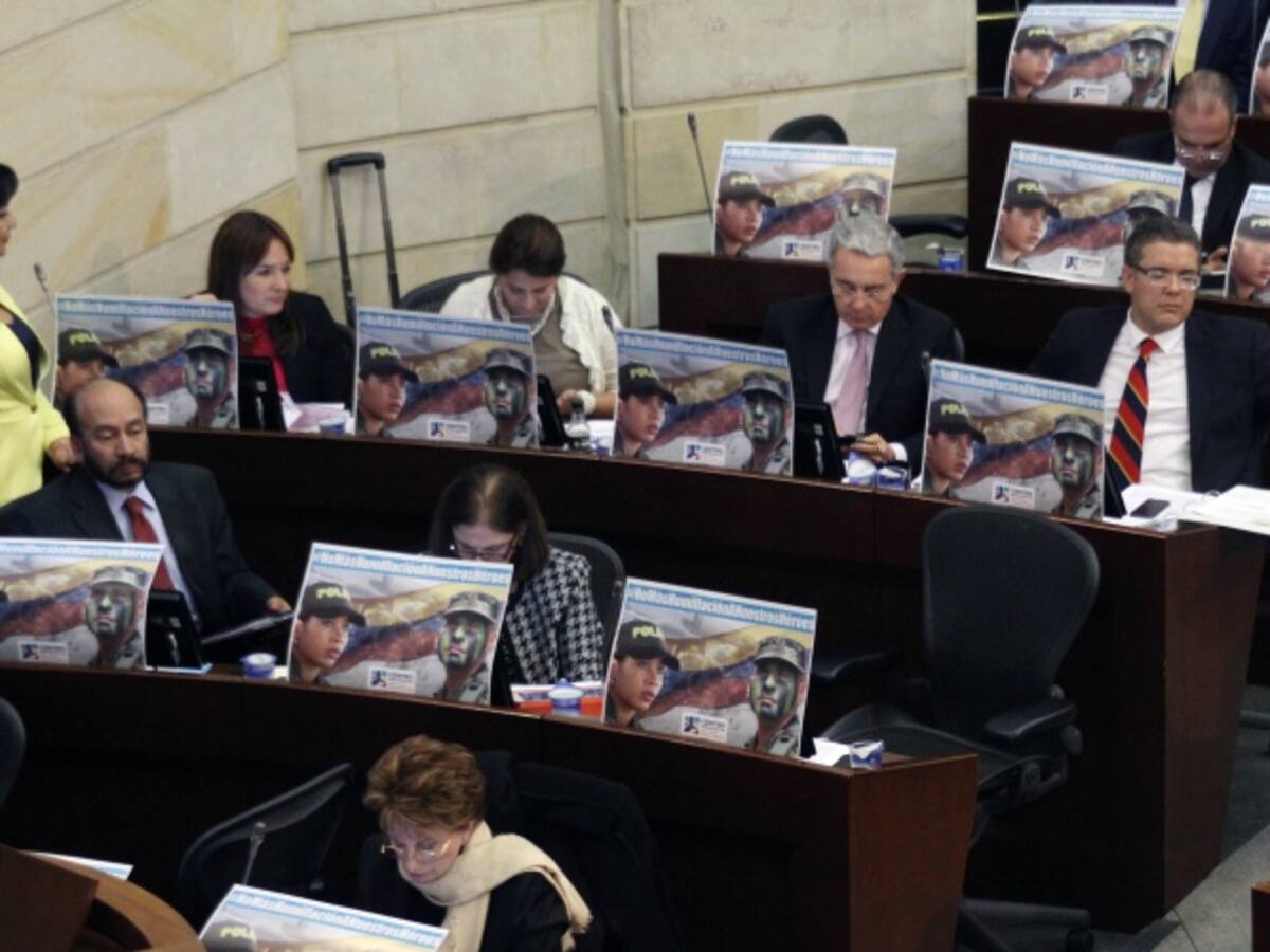 El uribismo denuncia persecución y convoca movilizaciones