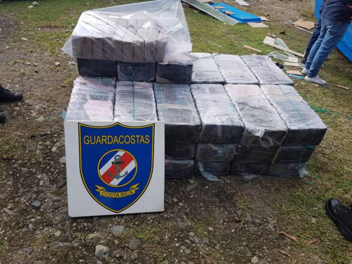 Armadas de Colombia y Costa Rica incautan cocaína en aguas fronterizas