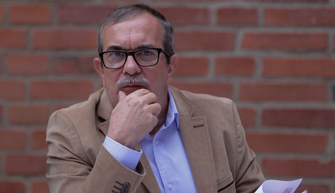 En varios trinos el líder del Partido Comunes se refirió a la reunión con el presidente Iván Duque