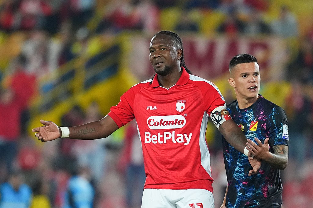 Duras críticas del estado de la cancha por parte del equipo Cardenal/ (Photo by Andres Rot/Getty Images)
