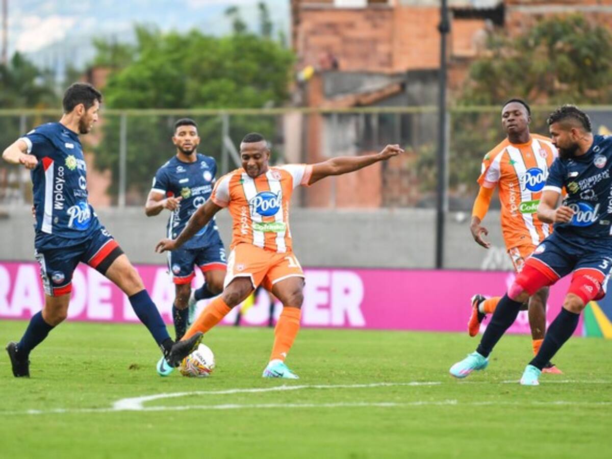 Alianza consigue su primera victoria remontándole a Envigado con un hombre menos