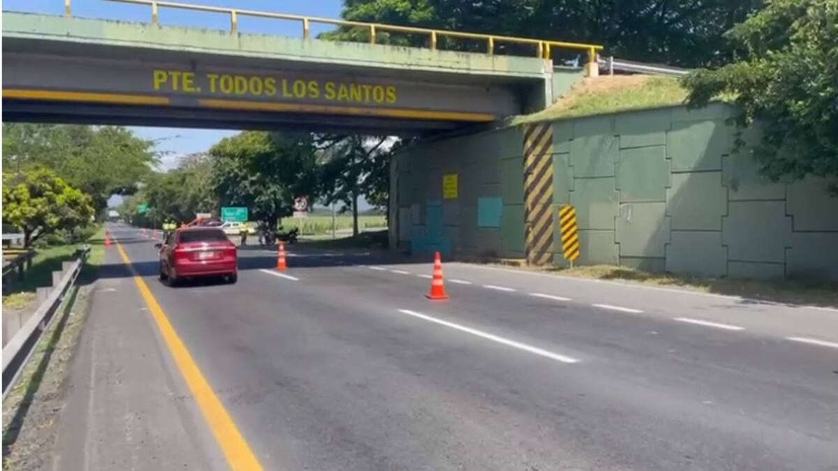 Buscan a personas que arrojaron roca desde un puente, que ocasionó muerte a una mujer
