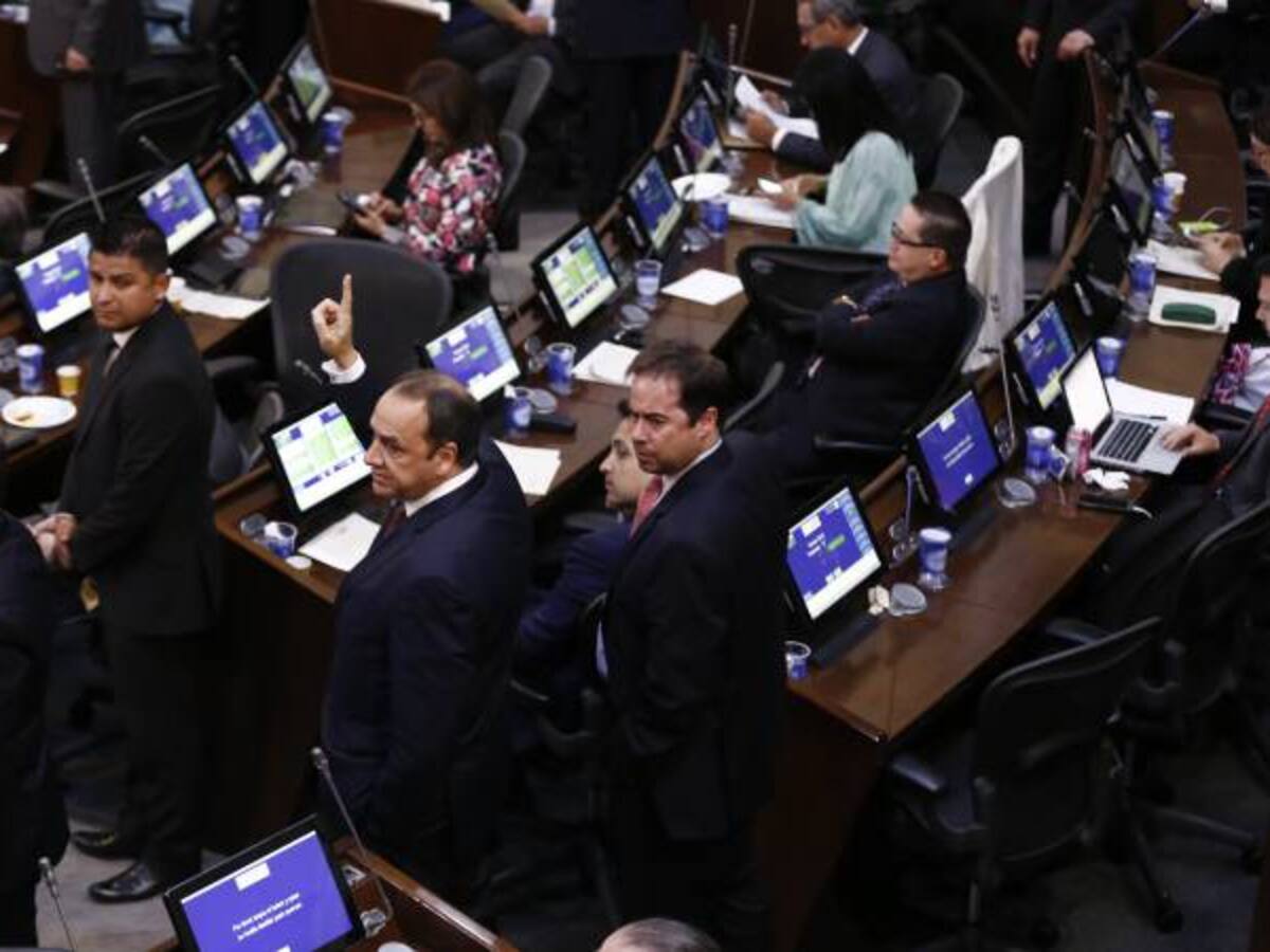 Bajo el cese de hostilidades se debe realizar el plebiscito por la paz: Congresistas