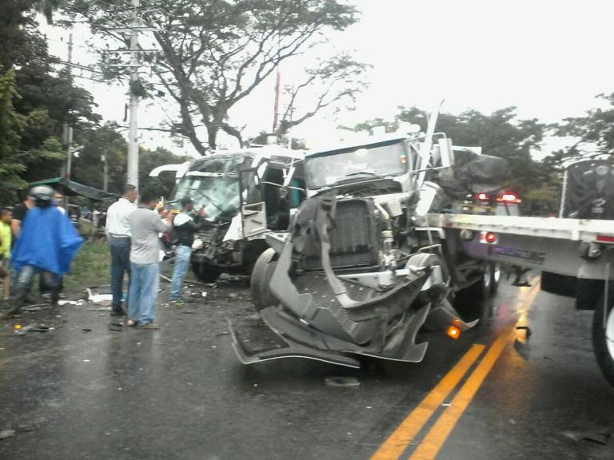 Quince personas heridas dejó accidente en la vía Panamericana