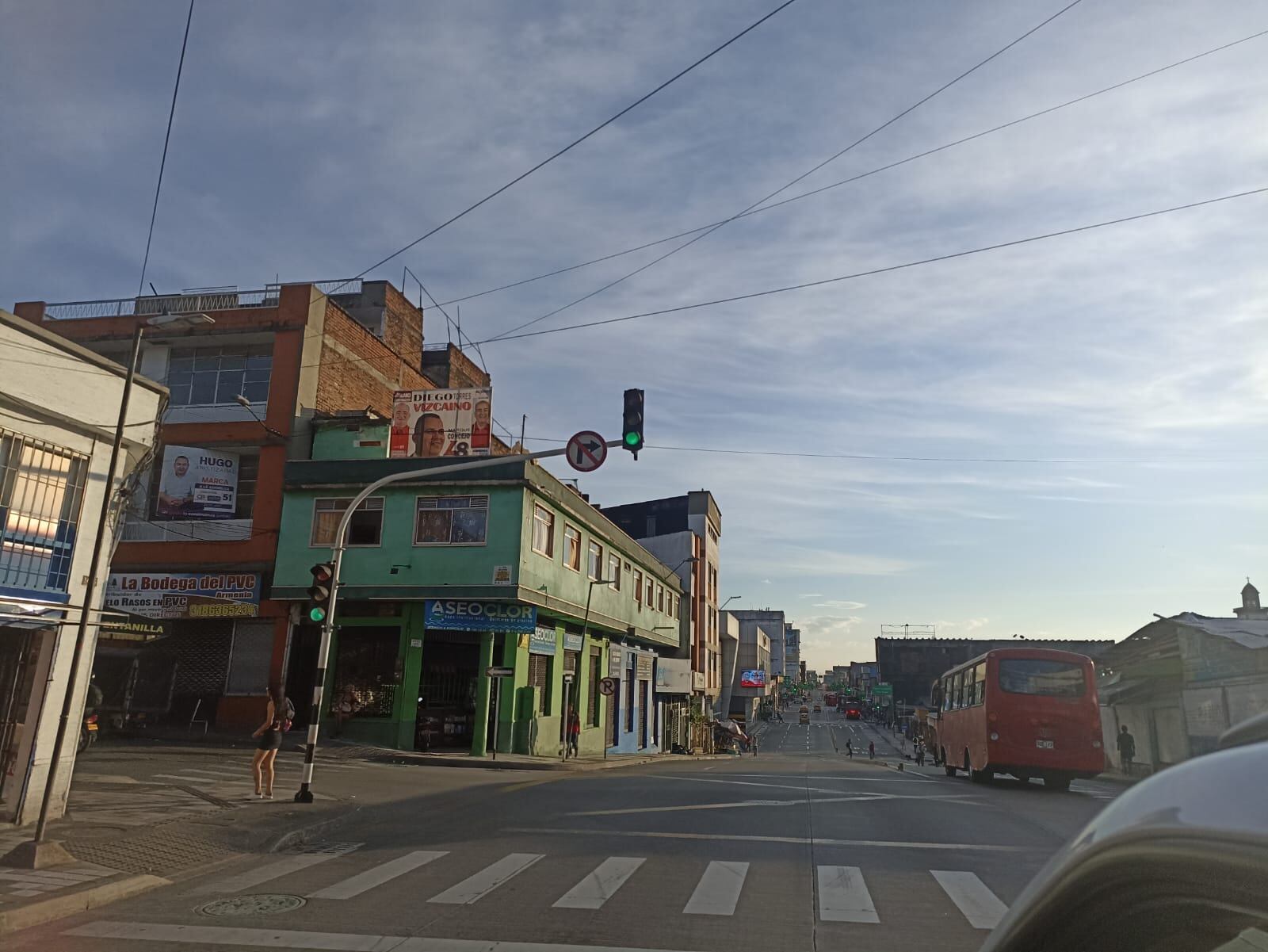 Carrera 19 en pleno centro de Armenia en el día sin carro y sin moto. Foto Adrián Trejos