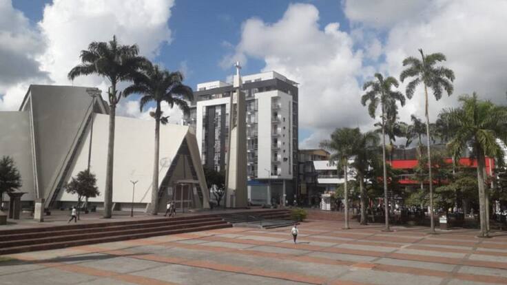 Alcalde y secretaria de gobierno sobre las medidas