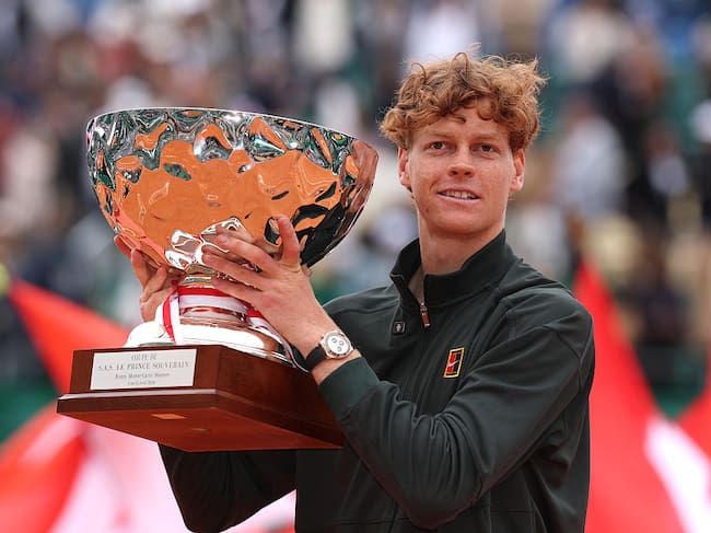 Janick Sinner da el batacazo y vence sin problemas a Carlos Alcaraz en Montecarlo. (Photo by Julian Finney/Getty Images)