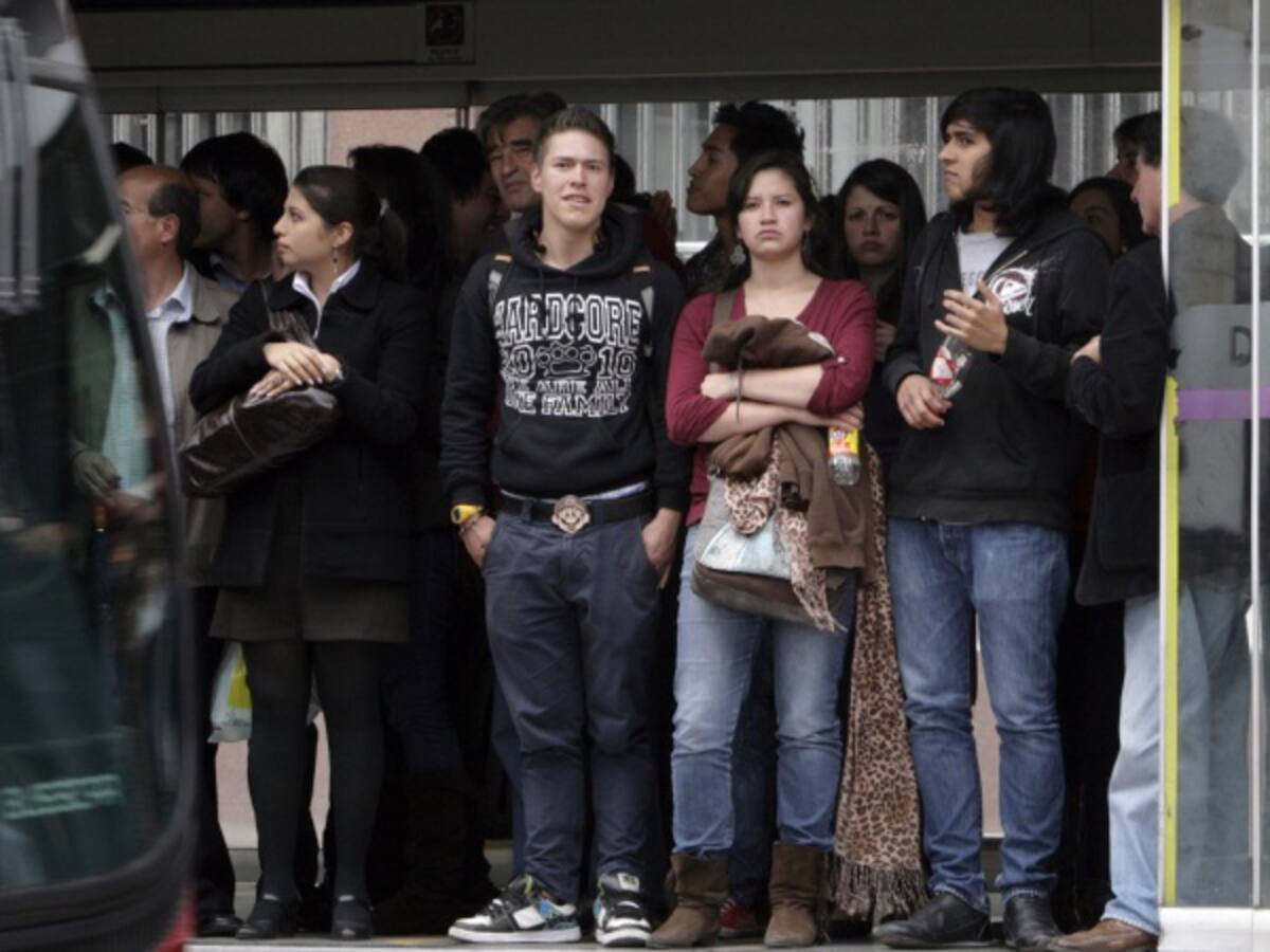 Más de 1.000 chicles se retiran cada día de las estaciones de Transmilenio
