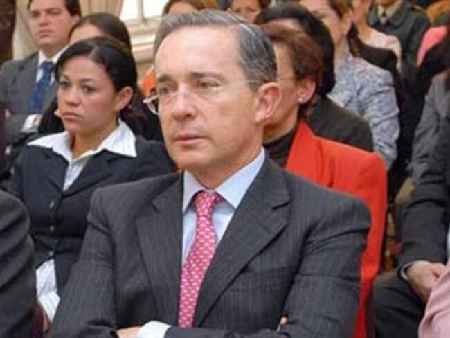 Uribe hace reparos a proyecto de restitución de víctimas del Gobierno