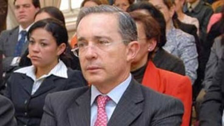 Uribe hace reparos a proyecto de restitución de víctimas del Gobierno