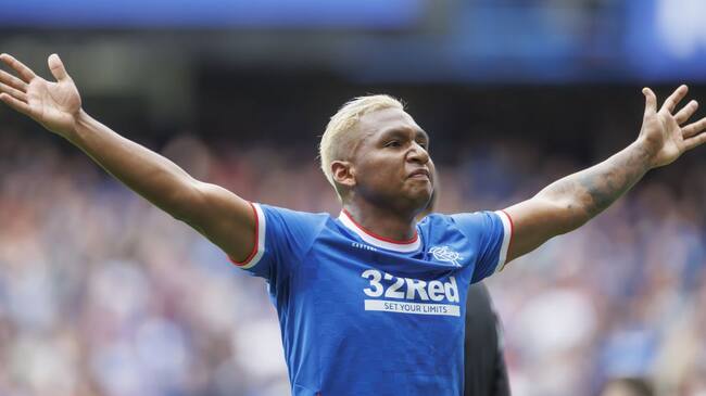 Alfredo Morelos celebra su primer gol en la temporada con el Rangers.