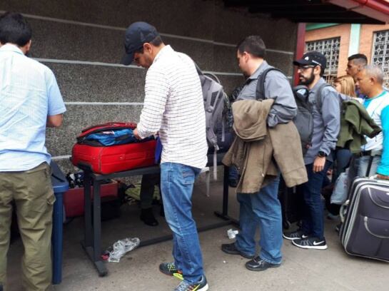 Stalin González y Miguel Pizarro en los controles en San António del Táchira