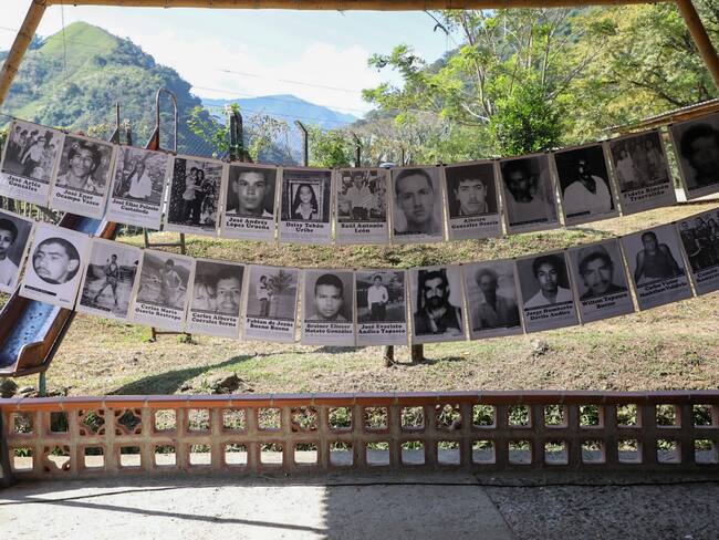 Labores forenses en el Territorio Ancestral de San Lorenzo, en Caldas. Foto Nicole Acuña – JEP