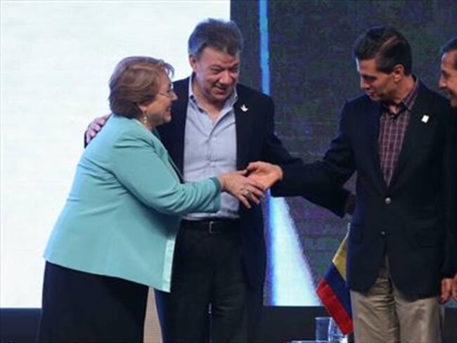 Presidentes de Chile, México y Perú se solidarizan con Santos por atentados