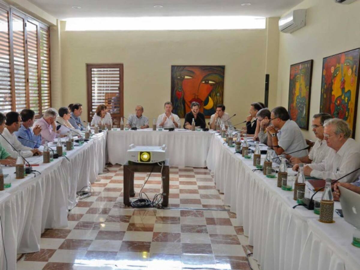 Cae el nivel de aprobación del presidente Santos y del proceso de paz
