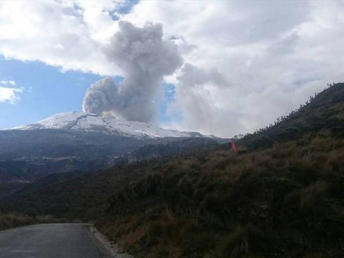 Llamado a la tranquilidad tras caída de ceniza en Manizales y Villamaría