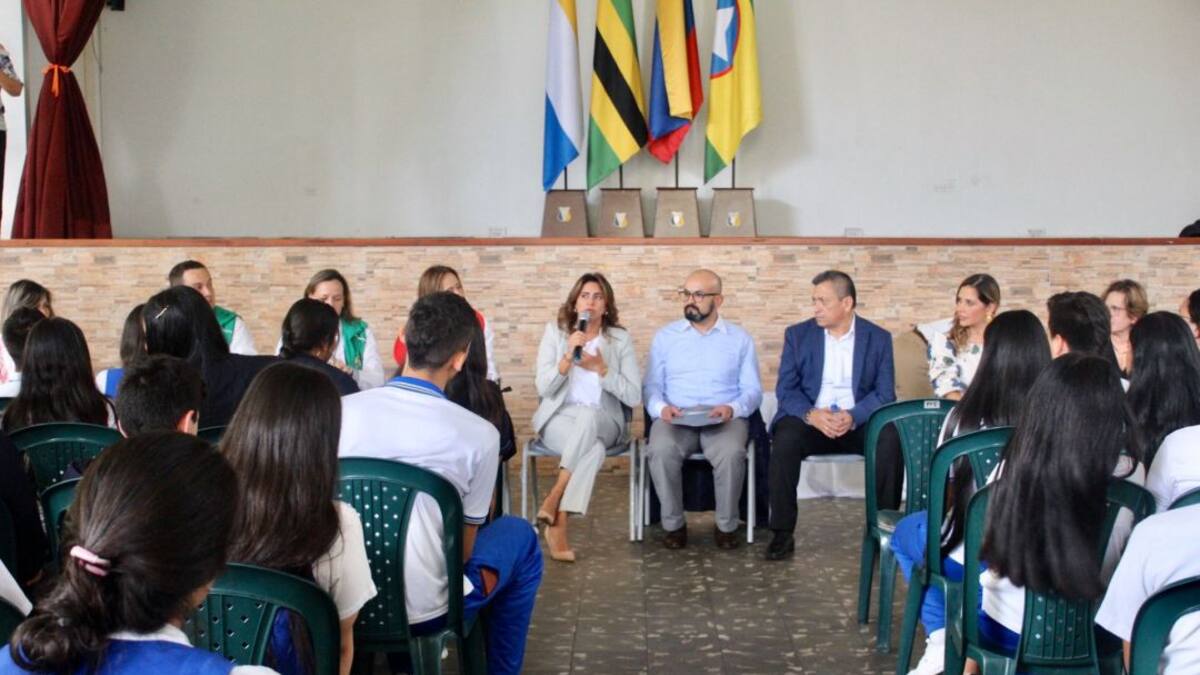 “No tengo competencia para suspender a cuatro docentes denunciados”