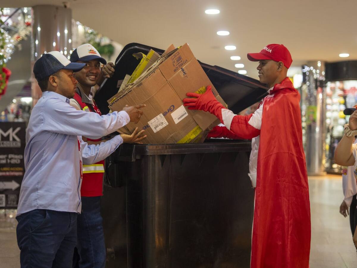 Veolia Aseo Cartagena realizó ‘Reciclatón’ en el centro comercial La Plazuela