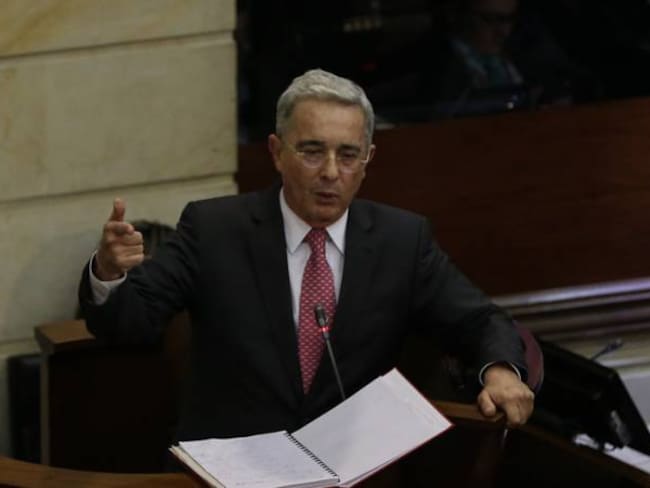 Alvaro Uribe, Senador. 