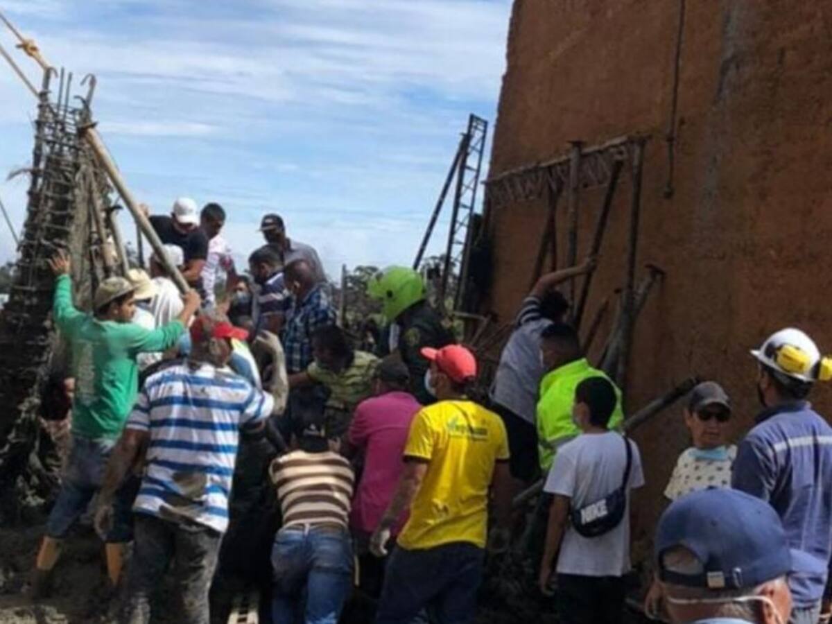 VIDEO: Se desplomó pared del mercado campesino en La Mesa de los Santos