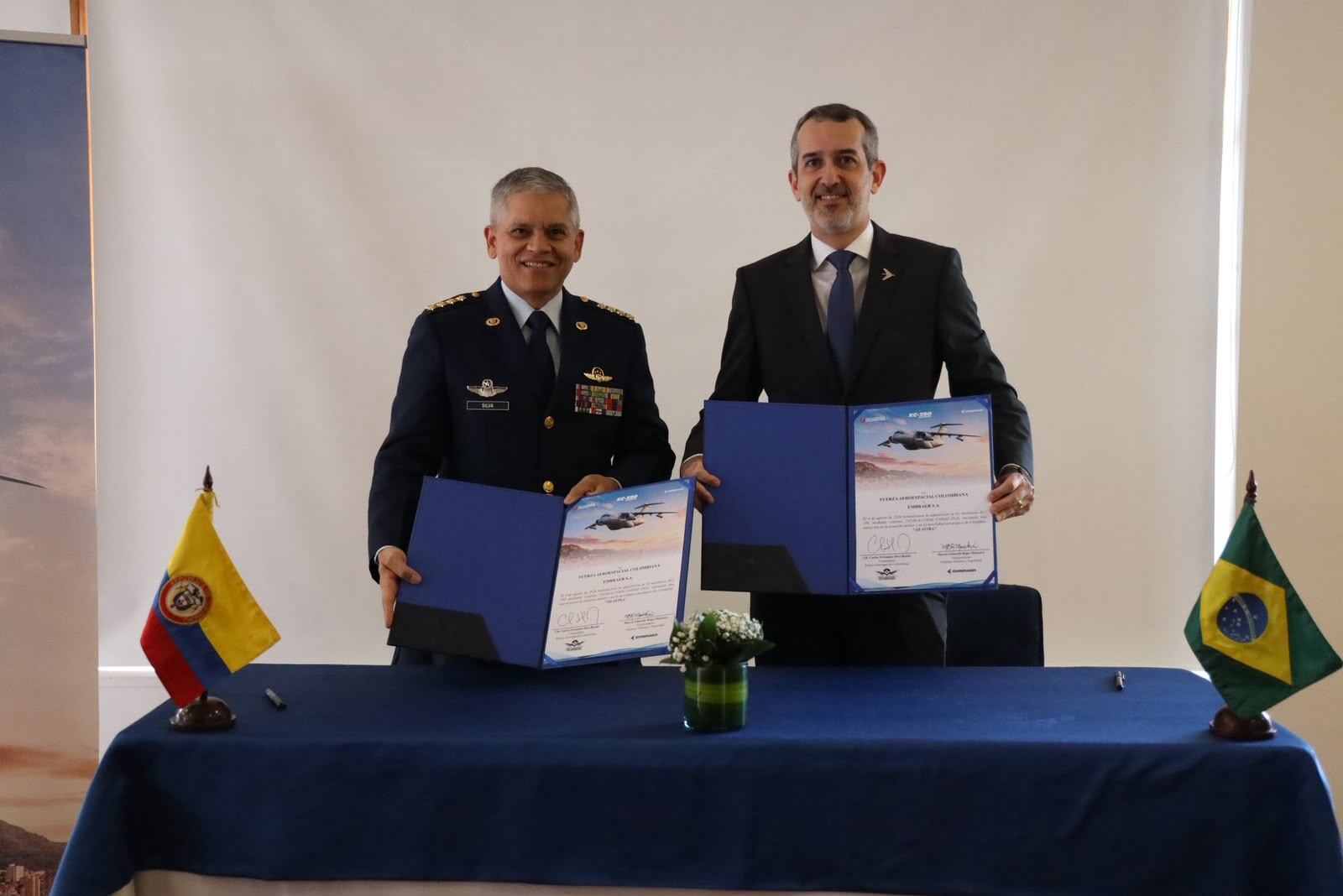 FAC firmó contrato con Embraer para adquirir dos aeronaves CK-390 de fabricación brasileña. Foto suministrada