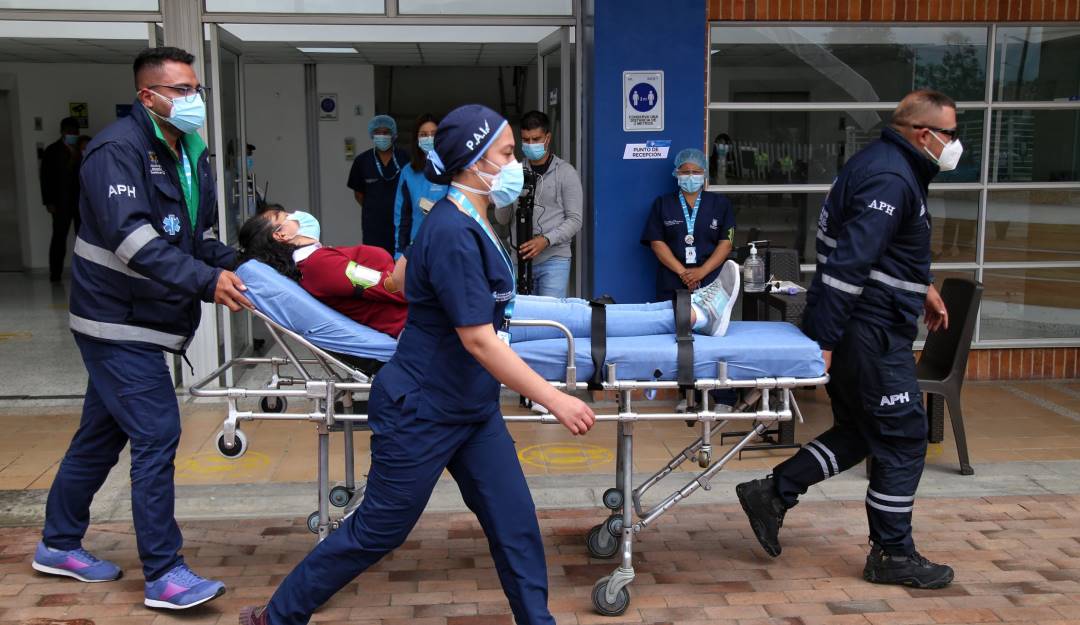 Atención a pacientes contagiados con Covid-19. Foto: Colprensa.