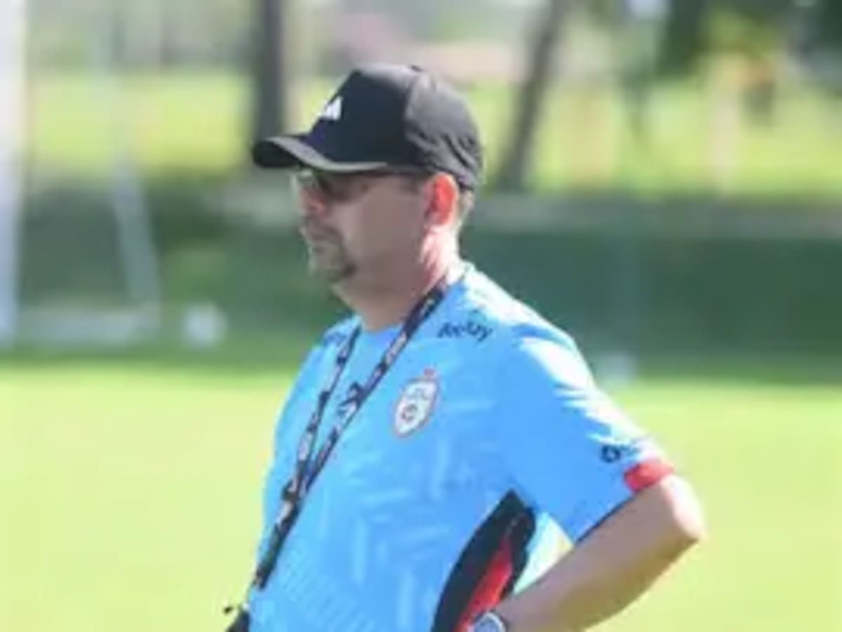 Álvaro Hernández, técnico de Real Cartagena, no viajó con el equipo por complicación médica