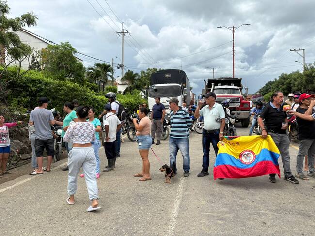 Protesta de la comunidad del barrio Navarro Wolf en Villa del Rosario por falta de agua potable. / Foto: Jenny Márquez.