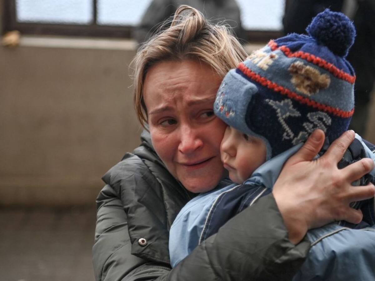 Ucrania buscará negociar corredores humanitarios con Rusia