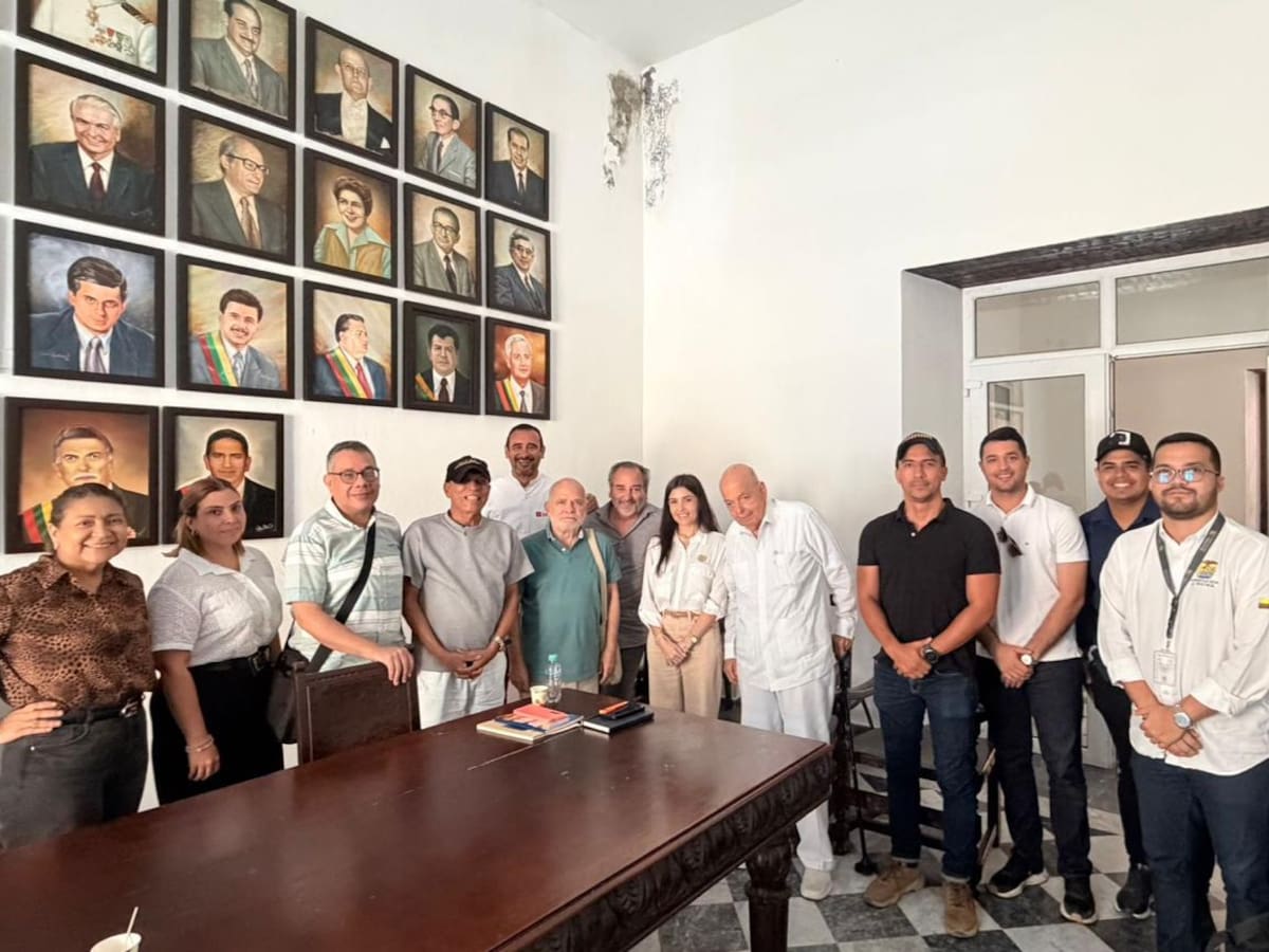 Gobernación de Bolívar adelanta mantenimientos preventivos y de jardinería en el Parque Bolívar