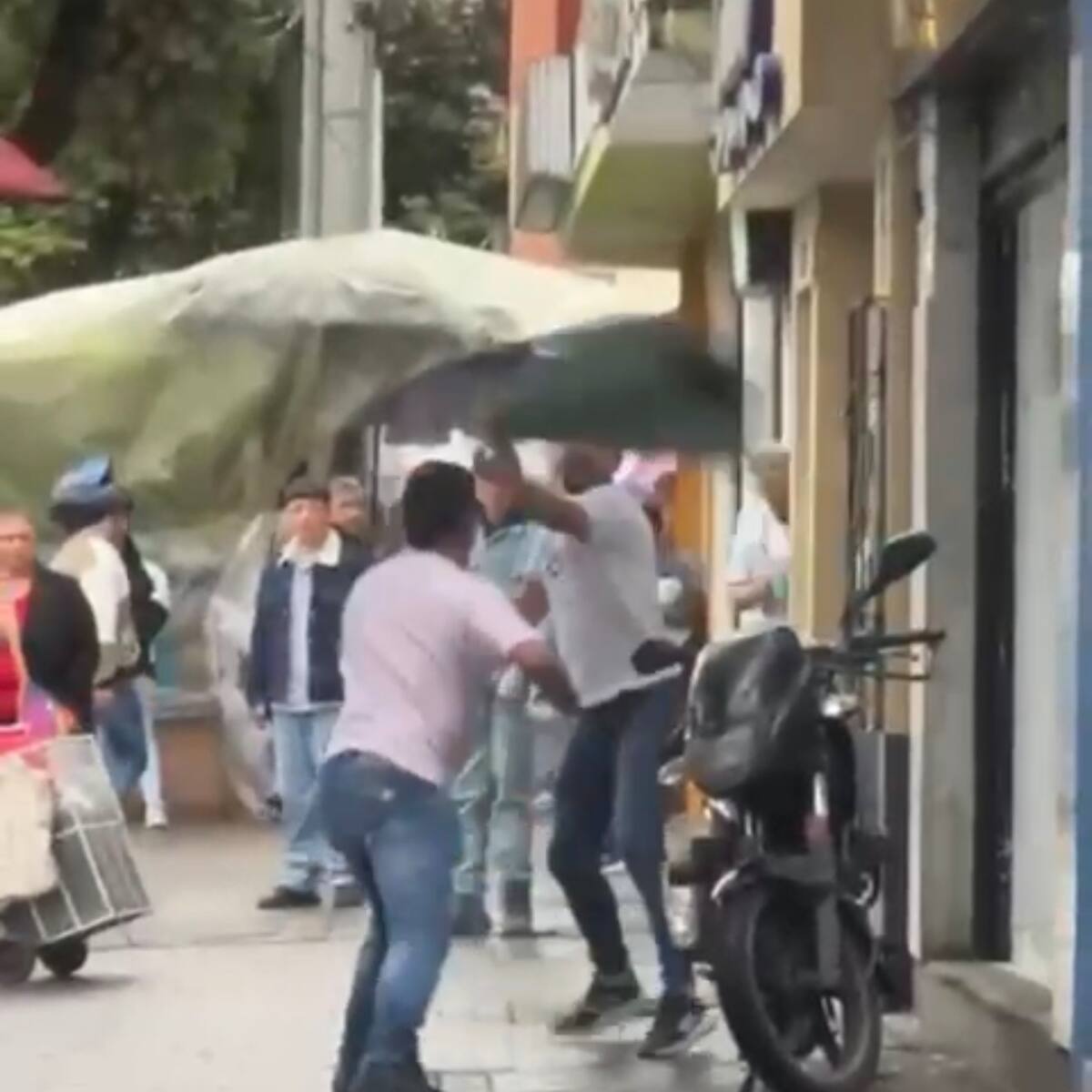 Fue por intolerancia y no por espacio público: Distrito por pelea con machetes en el 20 de Julio