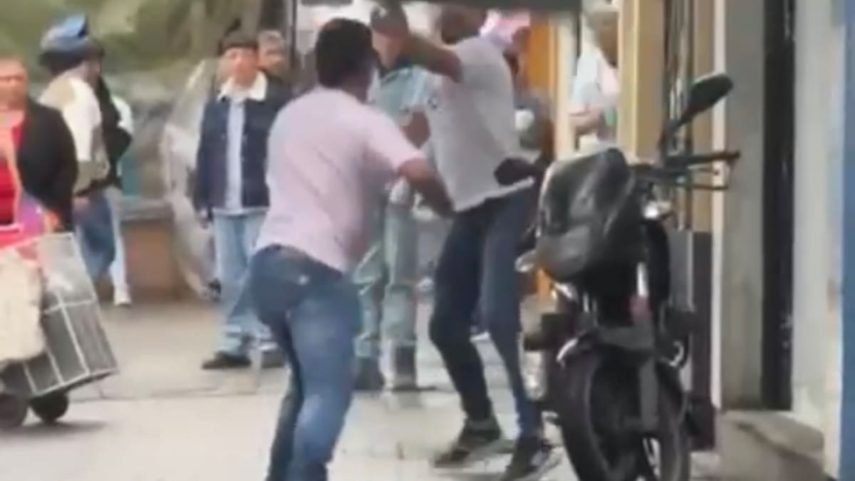 Denuncian pelea con machetes entre vendedores informales en el barrio 20 de Julio de Bogotá