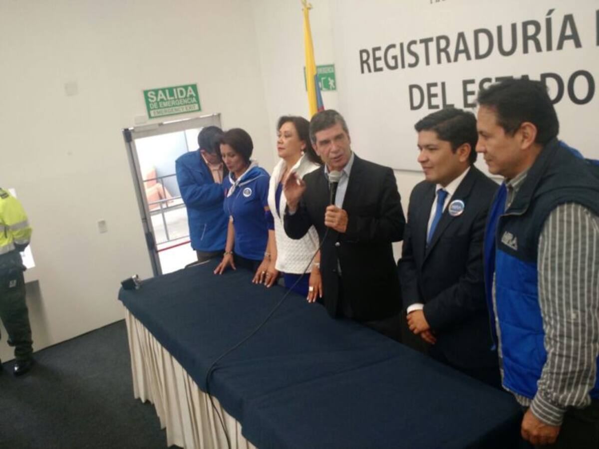 Rafael Pardo acompañó inscripción de candidatos del MIRA al Concejo