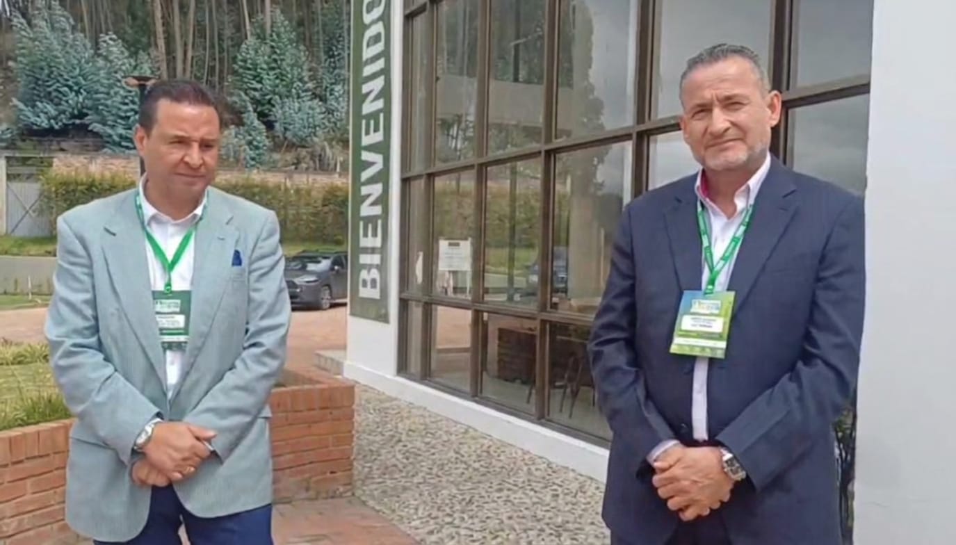 Sergio Armando Tolosa, presidente ejecutivo de la Cámara de Comercio de Tunja y Henry Alberto Varcárcel, presidente ejecutivo de la Cámara de Comercio de Sogamoso / Foto: Caracol Radio.