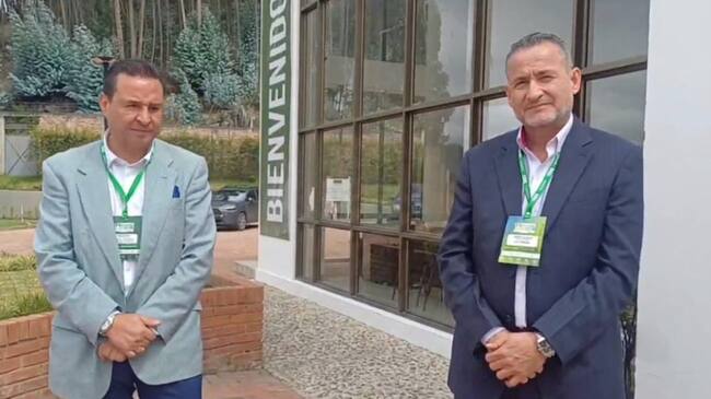 Sergio Armando Tolosa, presidente ejecutivo de la Cámara de Comercio de Tunja y Henry Alberto Varcárcel, presidente ejecutivo de la Cámara de Comercio de Sogamoso / Foto: Caracol Radio.