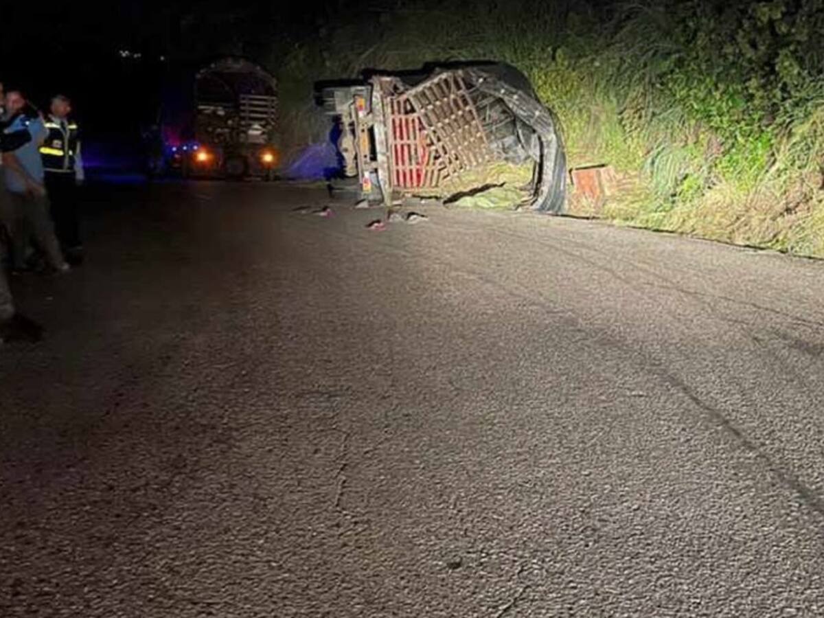 Un soldado muerto y 15 heridos tras accidente de camión militar en Bolívar