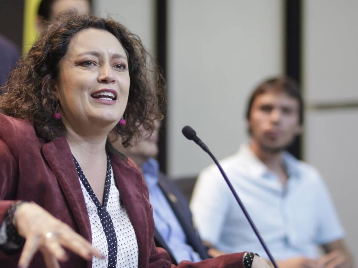 Angélica Lozano no será investigada penalmente por mercar con Claudia López