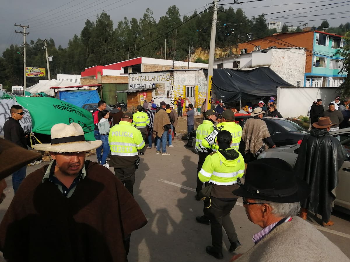 Segundo día de paro: Campesinos intensifican su protesta en busca de diálogo