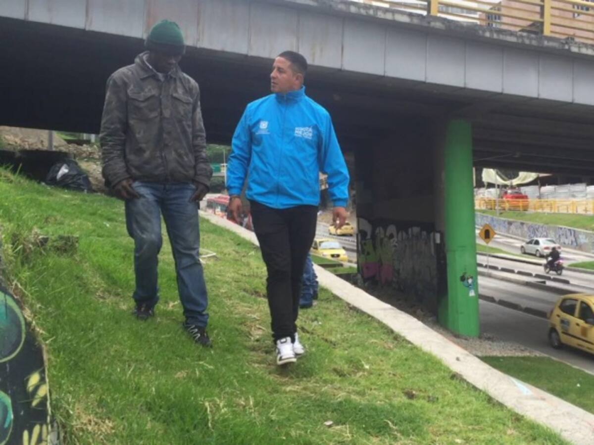 Conozca el trabajo de las personas que ayudan a rescatar habitantes de calle