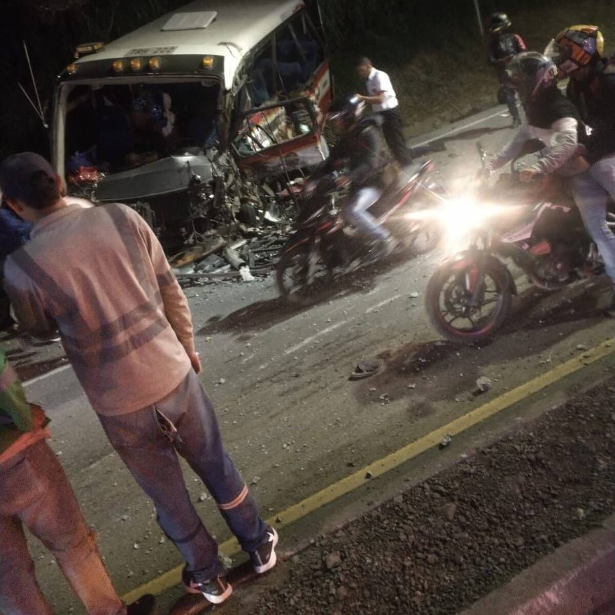 Tres muertos y 12 heridos, dejó el accidente en la Autopista Medellín- Bogotá