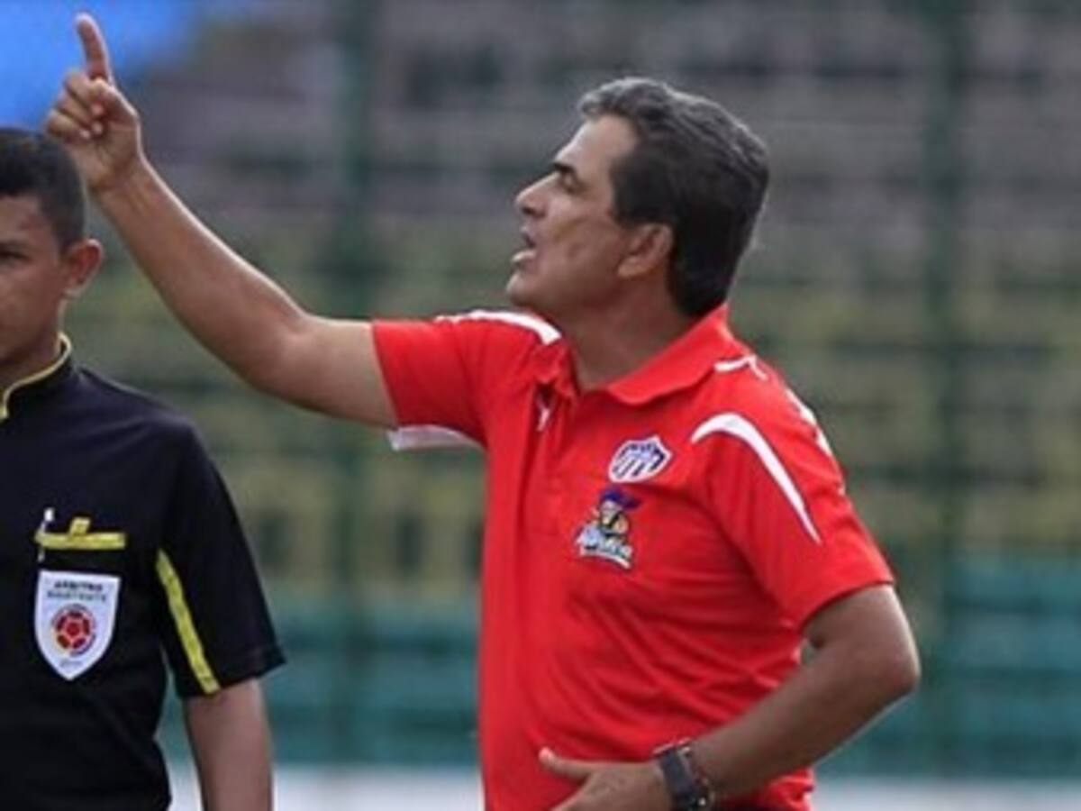 Costa Rica oficializa a Jorge Luis Pinto como su nuevo seleccionador a Brasil 2014