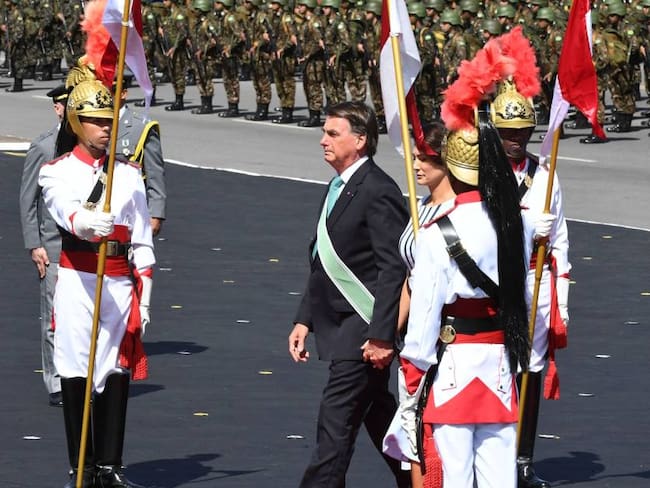 El presidente brasileño Jair Bolsonaro durante una jornada de desfiles militares.                Foto: Getty 