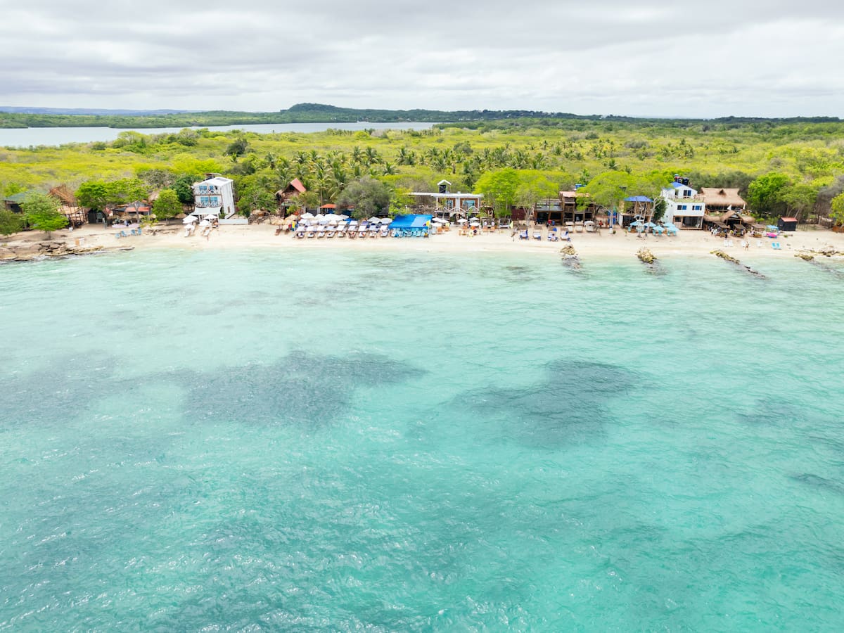 La mejor playa de Colombia para ir con niños: es tranquila y está a 29 km de Cartagena