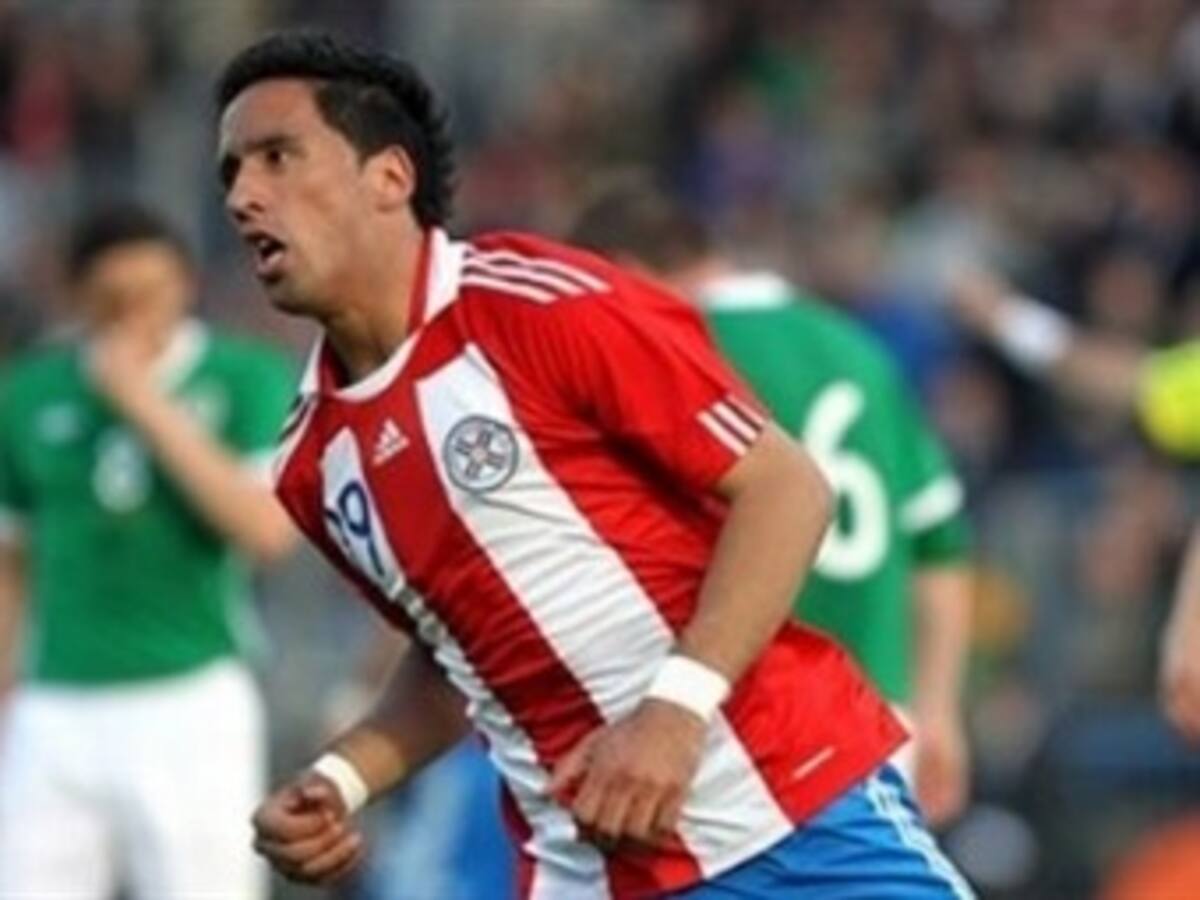 Lucas Barrios, principal baja de Paraguay ante Colombia