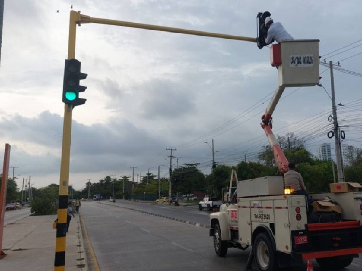 Comenzó primera fase del mantenimiento de red semafórica de Cartagena