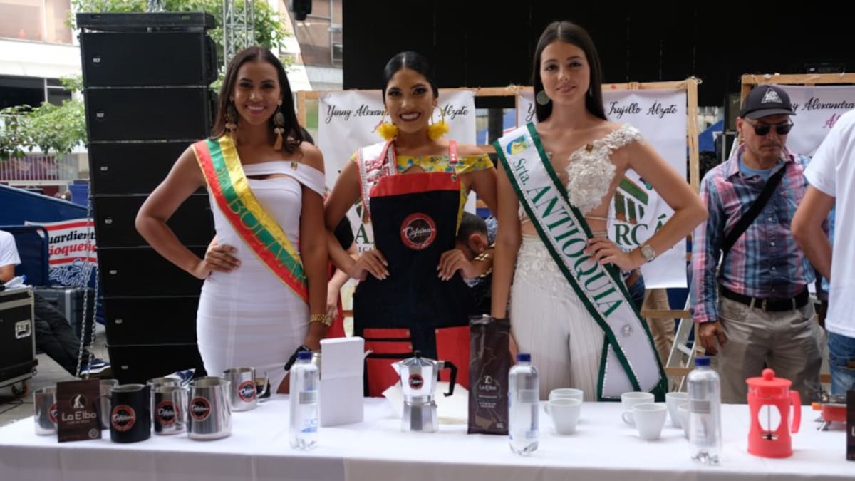 Las aspitantes al reinado del café, participaron de la feria de cafés especiales
