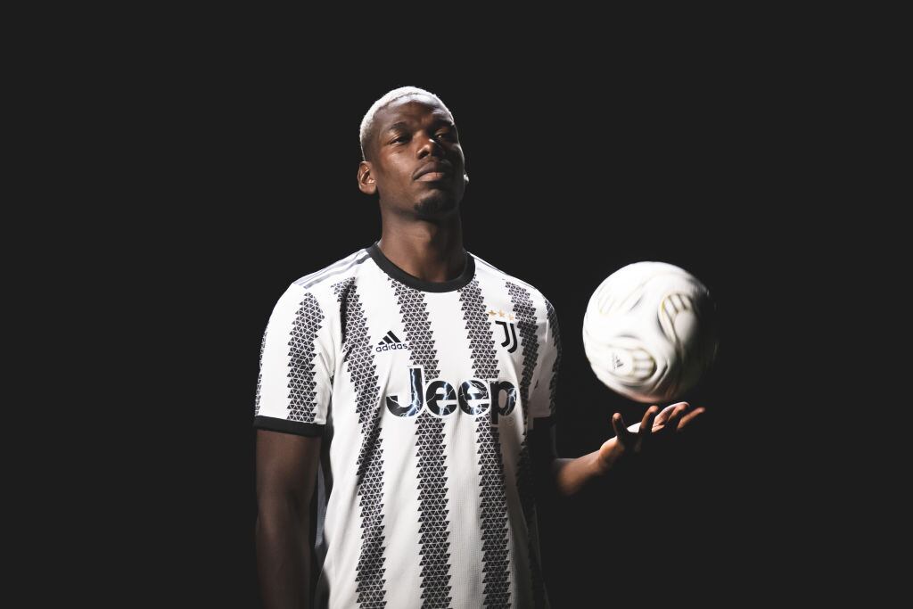 Paul Pogbacon la camiseta de la Juventus. (Photo by Daniele Badolato - Juventus FC/Juventus FC via Getty Images)